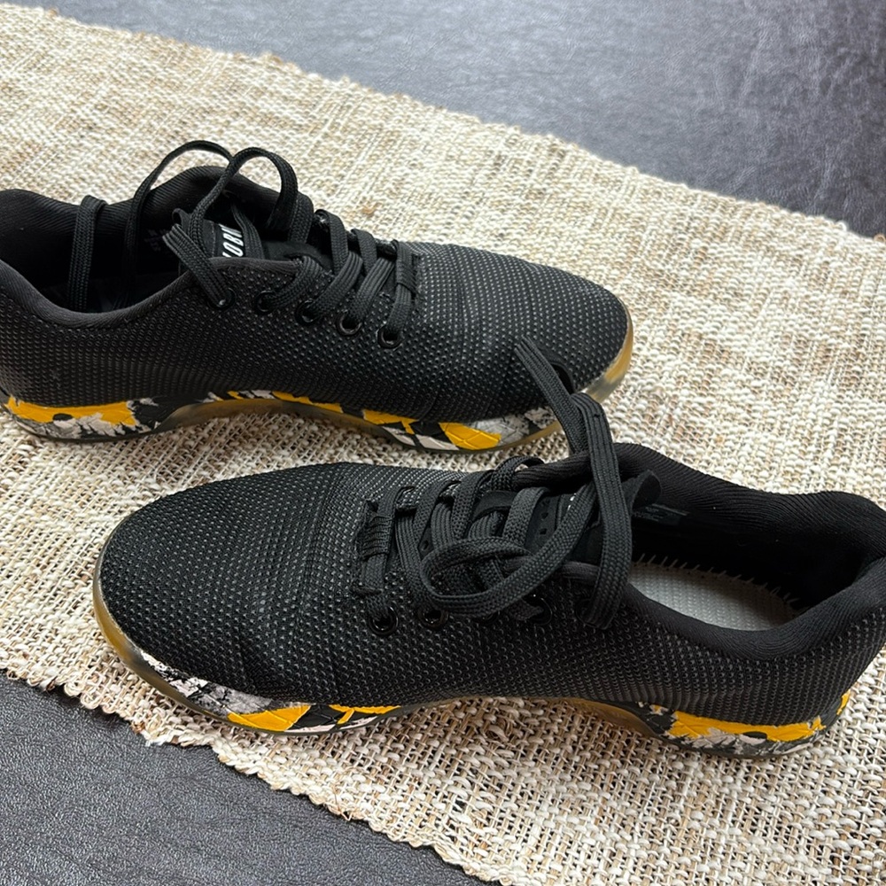 Womens Size 7.5 No Bull Radial Workout Sneakers